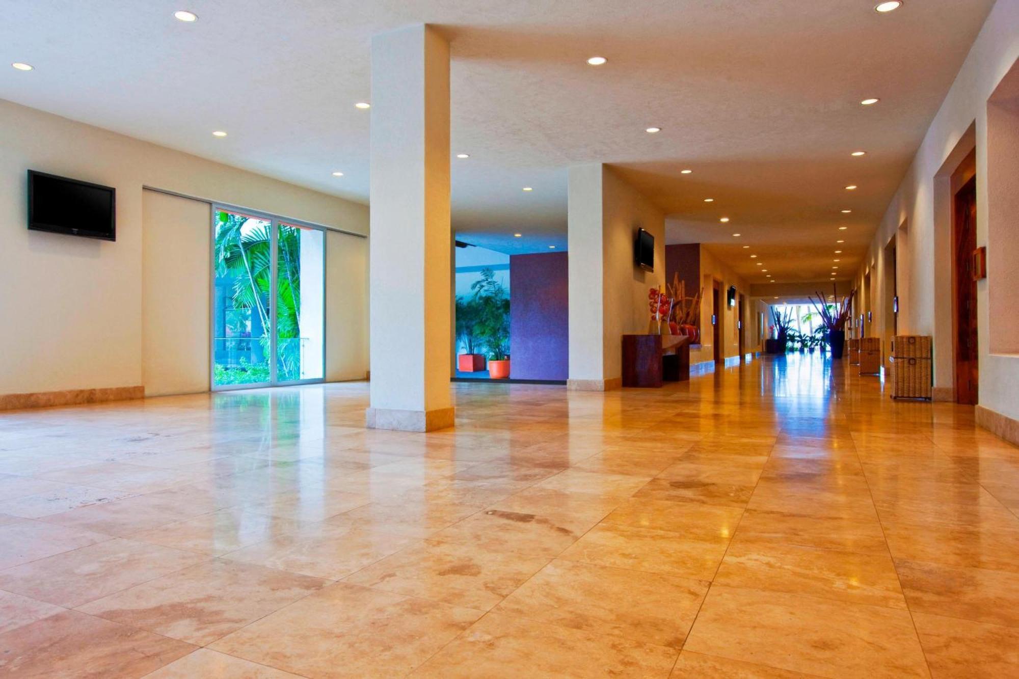 Sheraton Buganvilias Resort & Convention Center Пуерто Валярта Екстериор снимка